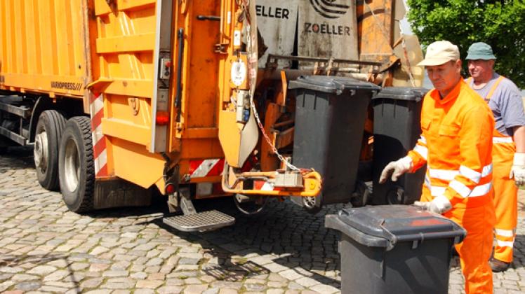 Ab Januar 2013 steigen die Müllgebühren im Altkreis Parchim kräftig an. dpa