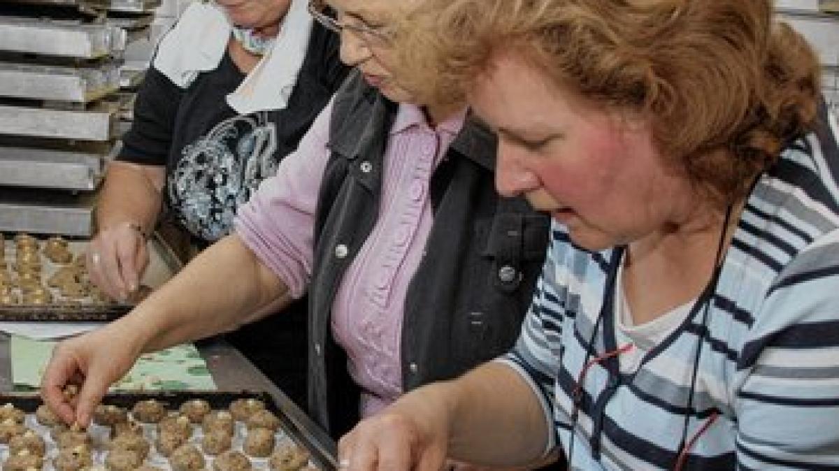 Nusshäufchen und Weihnachtskuchen | SVZ