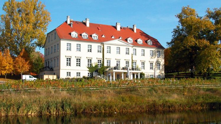 Das Parkhotel Schloss Rattey  liegt  im nördlichsten deutschen Weinbaugebiet. dpa