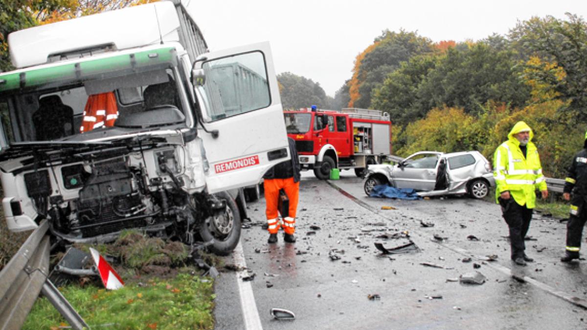 34-jährige Frau Starb Bei Unfall Auf Der B104 | SVZ