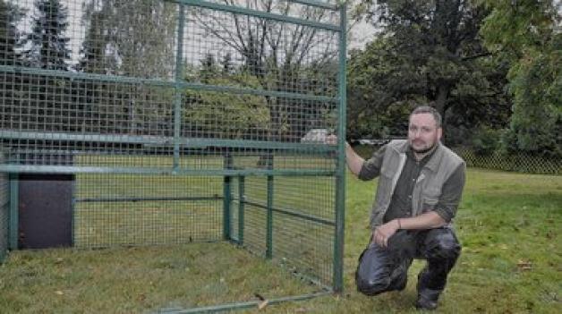 Hereinspaziert: Mit solchen Wildschweinfallen will Dr. Hinrich Zoller in und um Rostock Wildschweine fangen.Johanna Tyrell Hereinspaziert: Mit solchen Wildschweinfallen will Dr. Hinrich Zoller in und um Rostock Wildschweine fangen.Johanna Tyrell