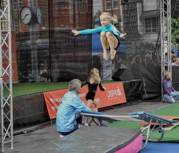Sport frei: Die siebenjährige Johanna Ziegler vom Hanseturnverein zeigt, was sie schon kann.