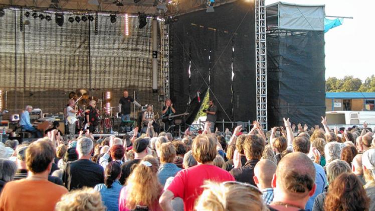 Die 23. Zappanale bringt vom 1. bis 4. August wieder tausende Verehrer der Musik Frank Zappas nach Bad Doberan. Das Festival gilt als eines der entspanntesten und familienfreundlichsten Open Air Events in ganz Europa.Uli Grunert/Archiv
