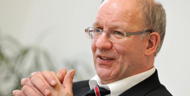 Synergien und Entlastung der Senatorin gibt Oberbürgermeister Roland Methling (parteilos) als Gründe seiner Entscheidung an. Synergien und Entlastung der Senatorin gibt Oberbürgermeister Roland Methling (parteilos) als Gründe seiner Entscheidung an.
