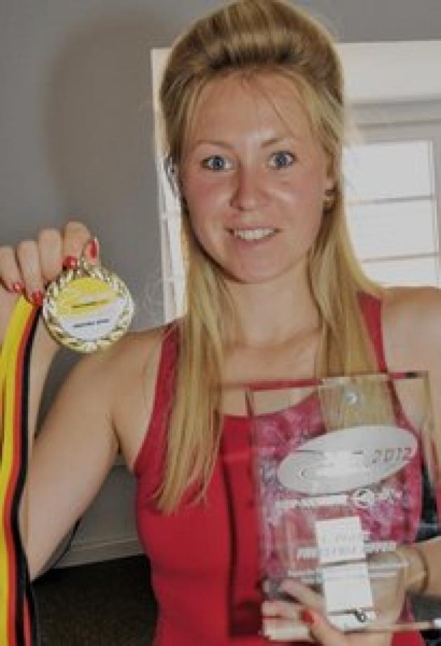 Ulrike Langosch aus Rostock gewann den Deutschen Meistertitel im Freestyle-Fallschirmspringen. privat