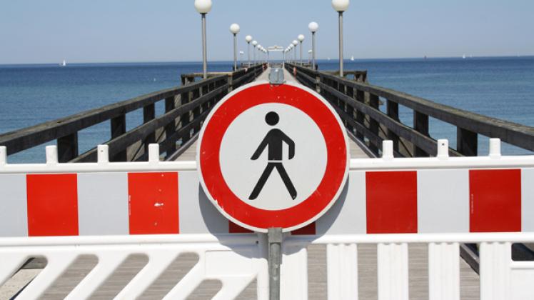 Aus Sicherheitsgründen gesperrt: Die Geländer der Seebrücke Heiligendamm  müssen erneuert werden. NNN