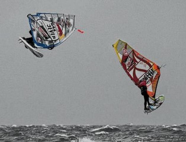 Bei starkem Wind  können die Windsurfer mit ihren Boards schon mal mehrere Meter  durch die Lüfte fliegen. zvs