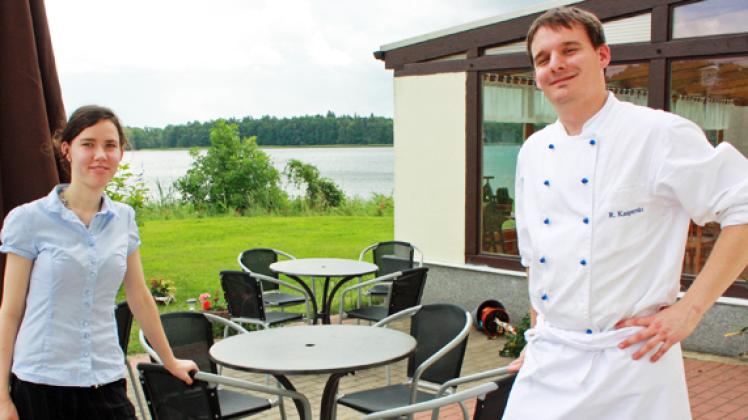 Ricarda Höring und Renaldo Kasperski haben die ehemalige Jugendherberge wieder aufgepeppt und laden in Restaurant und Hotel ein. Foto: Sieglinde Seidel