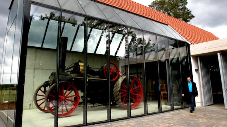 Die Dampfpflug-Lokomotive von 1915, das Aushängeschild der Einrichtung, ist jetzt in einem gläsernen Gebäude untergebracht.