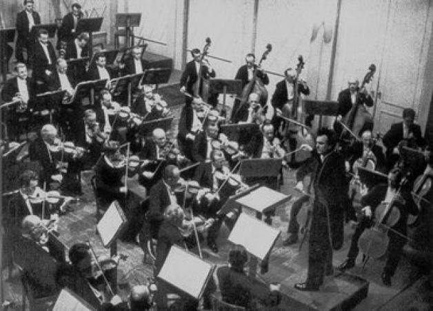Kurt Masur bei einer Konzertprobe 1958 im Funkhaus SchwerinArchiv ZVS Kurt Masur bei einer Konzertprobe 1958 im Funkhaus SchwerinArchiv ZVS