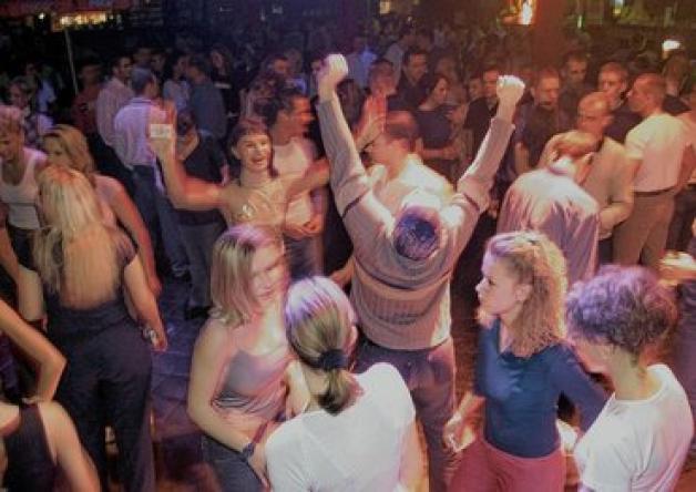 Ob Stadtfest oder Disko: Über die Kosten für die Musik machen sich die Feiernden meiste keine Gedanken.dapd Ob Stadtfest oder Disko: Über die Kosten für die Musik machen sich die Feiernden meiste keine Gedanken.dapd