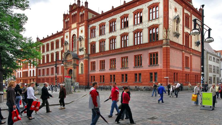 Das Hauptgebäude der Rostocker Universität. Foto: Georg Scharnweber