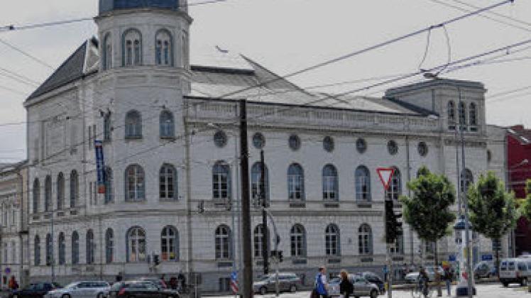 Das Societätsgebäude in der August-Bebel-Straße 1 soll nach der angedachten Sanierung als zweite Adresse des Kulturhistorischen Museums dienen.