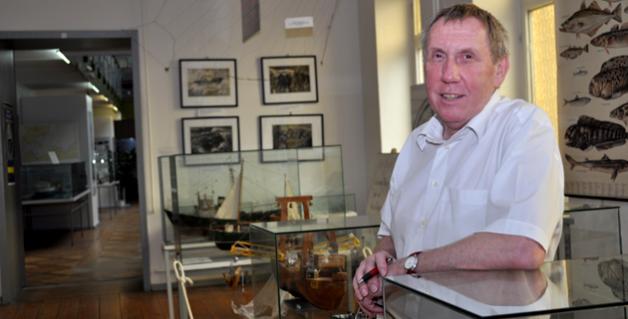 Viel mehr als Schiffsmodelle: Wolfgang Werner hat eine Galerie in der Societät maritim eingerichtet. Auch Theater und Workshops beleben das Museum.Juliane Hinz Viel mehr als Schiffsmodelle: Wolfgang Werner hat eine Galerie in der Societät maritim eingerichtet. Auch Theater und Workshops beleben das Museum.Juliane Hinz