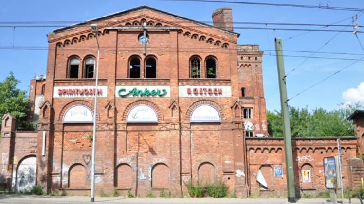 Ein Lidl-Supermarkt und Wohnungen sollen in der Ruine der ehemaligen Spirituosenfabrik entstehen. Foto: iane