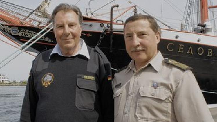 Sind stolz auf das Schiff: Kapitän Nikolay Zorchenko (r.) und Hans-Dietmar  Hoffmüller.