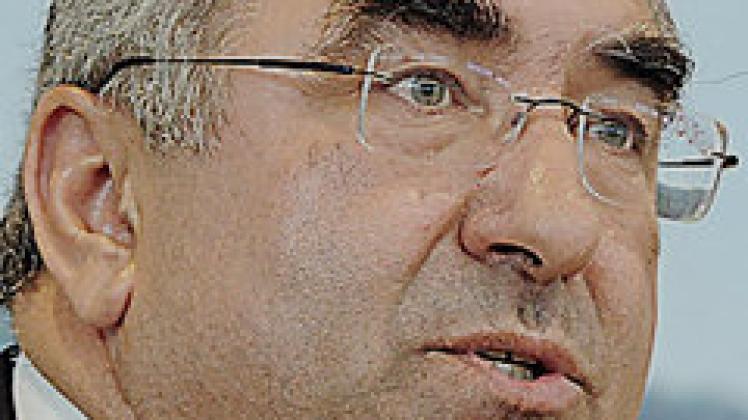  Udo Folgart wurde zum vierten Mal Präsident des Bauernverbandes. Foto: dpa