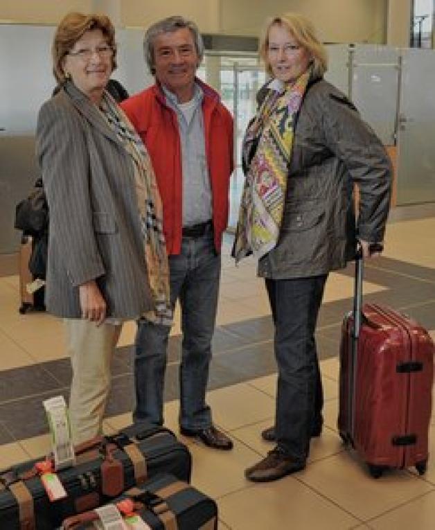 Freuen sich auf ihren Urlaub an der Ostseeküste: Hermine Schager, Johann Hanschütz und Monika Wimmer (v. l.) Freuen sich auf ihren Urlaub an der Ostseeküste: Hermine Schager, Johann Hanschütz und Monika Wimmer (v. l.)