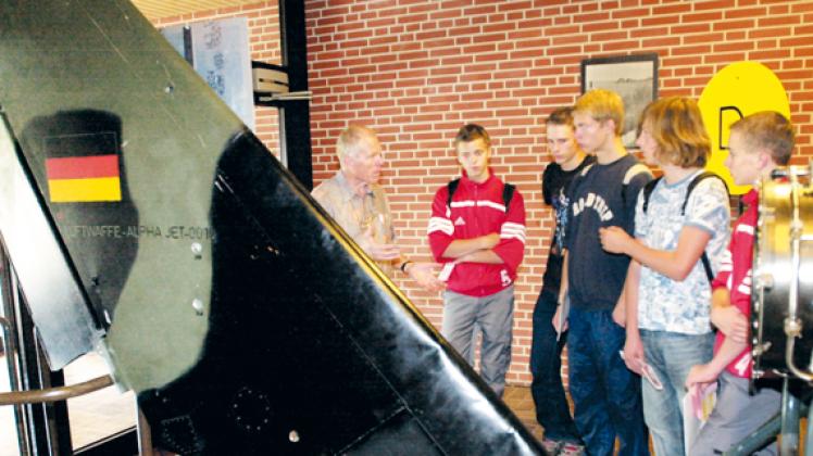 Jugendoffiziere der Bundeswehr werben bei Besuchen an Schulen auch für den Soldatenberuf. dpa