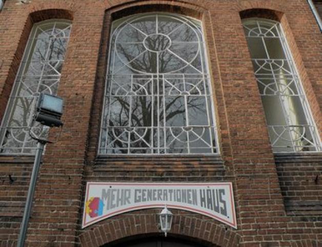 Die Lübzer Stadtvertreter haben sich offiziell zum in ihrer Stadt stehenden Mehrgenerationenhaus bekannt, das ständig um ein sehr breitgefächertes Angebot bemüht ist.archiv Die Lübzer Stadtvertreter haben sich offiziell zum in ihrer Stadt stehenden Mehrgenerationenhaus bekannt, das ständig um ein sehr breitgefächertes Angebot bemüht ist.archiv