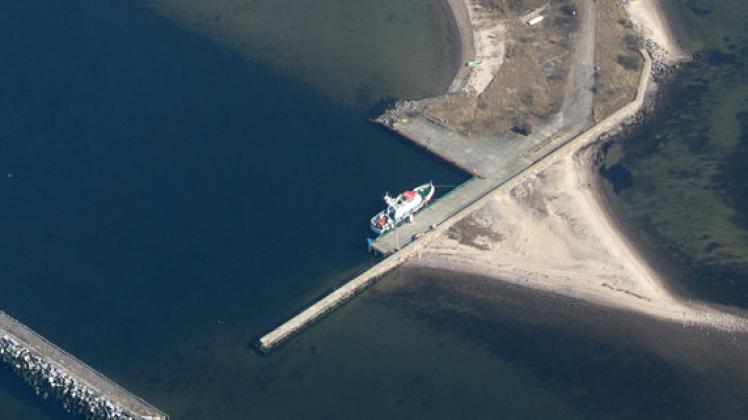 Der DGzRS Seenotrettungskreuzer "Eugen" liegt am Freitag im Nothafen der Greifswalder Oie, der östlichsten deutschen Insel. Foto: Stefan Sauer dpa/lmv