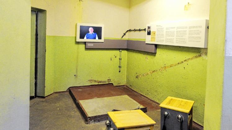 In den Zellen des ehemaligen Stasi-Gefängnisses in der Lindenstraße in Potsdam  wird eine neugestaltete Ausstellung eröffnet, die dem Besucher  die Schicksale von Häftlingen nahebringen soll. dpa