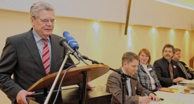 Rede im Plauer Parkhotel: Joachim Gauck betonte seine Heimatverbundenheit und die Bedeutung des christlichen Glaubens.Christian Meyer/Archiv/Parkhotel