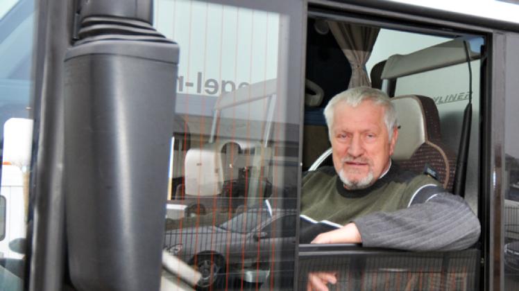 Busfahren ist seit 42 Jahren die Leidenschaft von Wolfgang Flaegel. In vier Jahren will er sich zur Ruhe setzen. Maik Freitag