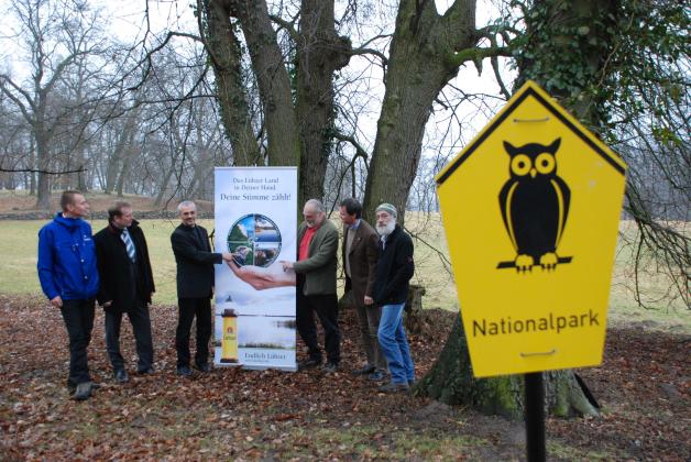 Partnerschaft für die Zukunft: Im Park des Schlosses Hohenzieritz wurde das Projekt „Lübzer Land in Deiner Hand“ offiziell gestartet.Wolfried Pätzold/lottmannpr
