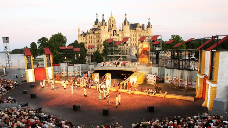 Die Schlossfestspiele locken Tausende nach Schwerin.