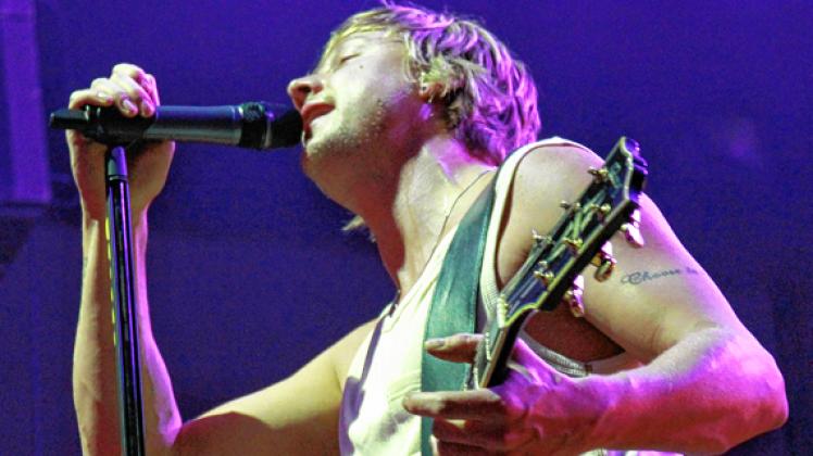 Frontmann der Band: Samu Haber steht auf „ehrlichen Rock und starke Refrains“. Musik ist seine größte Leidenschaft – die Rostocker Konzertbesucher konnten das spüren. Foto: Josefine Rosse Frontmann der Band: Samu Haber steht auf „ehrlichen Rock und starke Refrains“. Musik ist seine größte Leidenschaft – die Rostocker Konzertbesucher konnten das spüren. Foto: Josefine Rosse