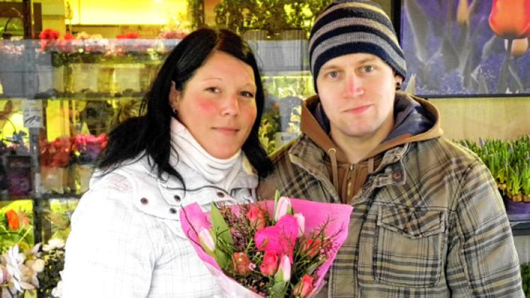 Freuen sich wie jedes Jahr auf den Valentinstag: Sabrina Kunkel (26) und René Baumann (25) Fotos: Ina Kessel