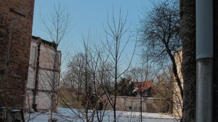 Blick durch die Baulücke in der Heiligen-Geist-Straße. Nicht vor September sollen die Arbeiten für das Wohngebiet beginnen. Foto: Doris Ritzka