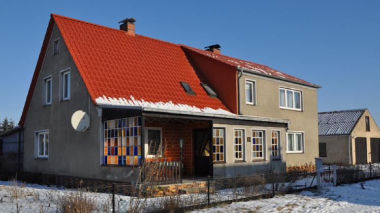 Kein Rauch aus dem Schornstein: In diesem Haus in Passow fanden die Rettungskräfte zwei stark unterkühlte Rentner.Benjamin Piel