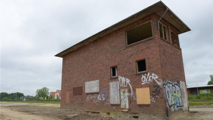 Inmitten des früheren Quakenbrücker Bahnbetriebsgeländes steht das alte Stellwerk Mitte. 