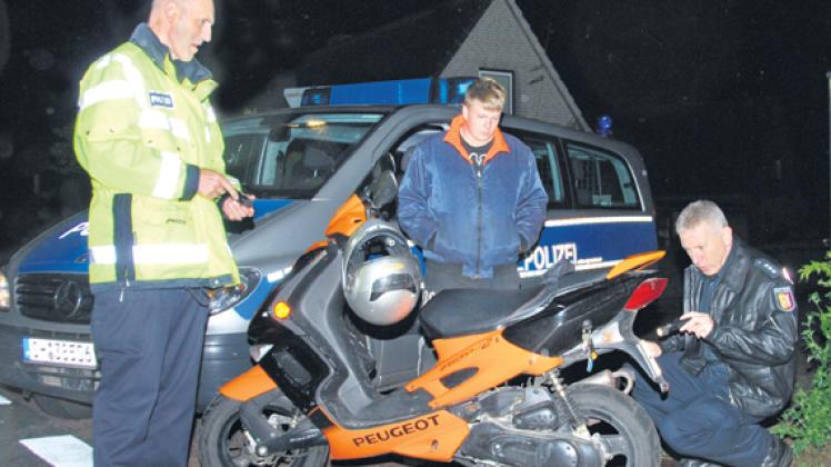 Ein Arbeitsschwerpunkt der Polizei ist die  momentan verstärkte Kontrolle von Kleinkrafträdern und Mopeds. archiv