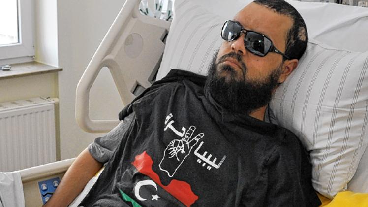Hisham ist seit sechs Wochen Patient   in der Leezener Klinik. Der junge Mann aus Libyen wurde bei Kämpfen gegen das Gaddafi-Regime schwer verletzt und verlor beide Augen. Die Ärzte sind zuversichtlich, dass der 28-Jährige es schafft, wieder gehen zu lernen. Mett