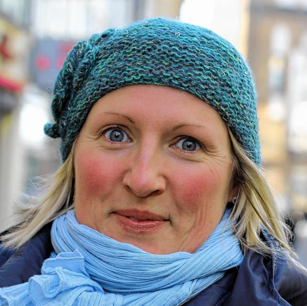 Die Krankenschwester: „Mehr Fahrradwege und Grünflächen in Rostock – das würde ich mir wünschen und vor allem auch, dass es mit dem Theaterneubau möglichst schnell vorangeht.“ Fanny Bittner (34) Stadtmitte Die Krankenschwester: „Mehr Fahrradwege und Grünflächen in Rostock – das würde ich mir wünschen und vor allem auch, dass es mit dem Theaterneubau möglichst schnell vorangeht.“ Fanny Bittner (34) Stadtmitte