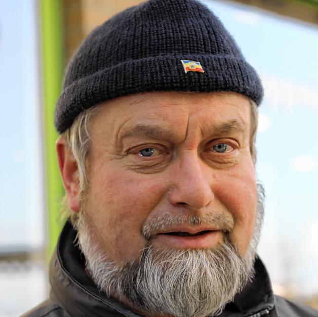 Der Rentner: „Mein konkreter Vorschlag für die Stadt wäre: Ich wünsche mir mehr Parkplätze auf den Grundstücken der Stadt für Studenten, denn die parken die KTV zu.“Joachim Lücke (66) Kröpeliner-Tor-Vorstadt