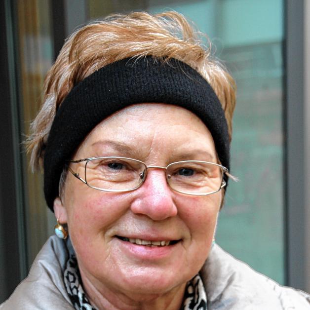 Die Musikschul-Leiterin: „Demokratie lebt davon, dass man sich eine Meinung bildet. Ich wünsche mir, dass die Kultur gestärkt wird, und dass die Diskussionen um ein Entwicklungskonzept endlich über das Theater hinausgehen.“ Franziska Pfaff (51) Kröpeliner-Tor-Vorstadt Die Musikschul-Leiterin: „Demokratie lebt davon, dass man sich eine Meinung bildet. Ich wünsche mir, dass die Kultur gestärkt wird, und dass die Diskussionen um ein Entwicklungskonzept endlich über das Theater hinausgehen.“ Franziska Pfaff (51) Kröpeliner-Tor-Vorstadt