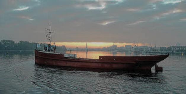 Der Schiffsrumpf der "Kronprinz" ("Undine") wurde 2006 von Rostock  nach Dresden geschleppt.  Reiner Frank