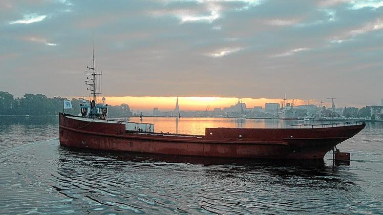 Der Schiffsrumpf der "Kronprinz" ("Undine") wurde 2006 von Rostock  nach Dresden geschleppt.  Reiner Frank