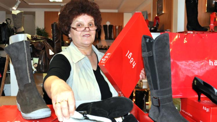 Schuhe sind ihr Leben: Nach 40 Jahren als Verkäuferin geht Inge Schütt in Rente. nien