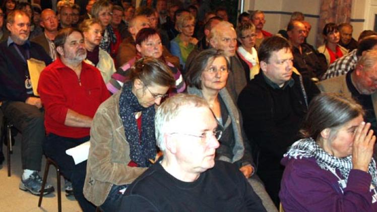 Zahlreiche Bürger nahmen an einer Infoveranstaltung in Selmsdorf teil. Viele von ihnen sind verärgert über die Landesregierung. Steffen Oldörp