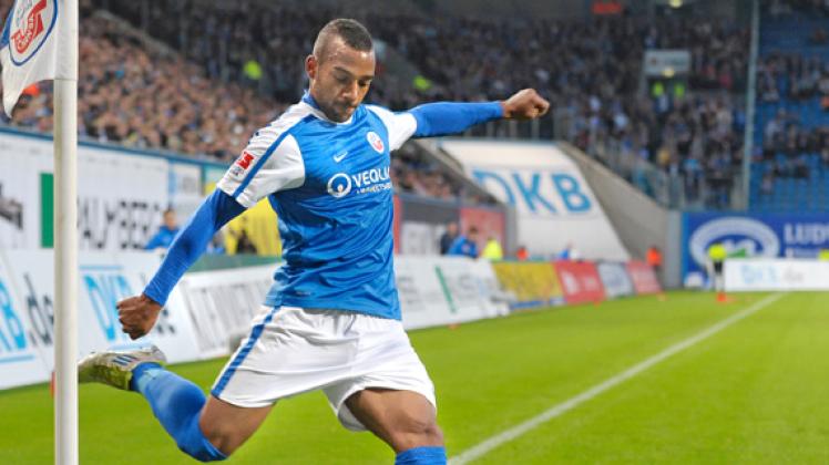 Vorlage zur Führung: Ein Eckball von Mohammed Lartey brachte gegen 1860 München das 1:0 für den FC Hansa. Vor dem 2:0 schlug der 24-Jährige einen Freistoß in den gegnerischen Strafraum. Georg Scharnweber Vorlage zur Führung: Ein Eckball von Mohammed Lartey brachte gegen 1860 München das 1:0 für den FC Hansa. Vor dem 2:0 schlug der 24-Jährige einen Freistoß in den gegnerischen Strafraum. Georg Scharnweber