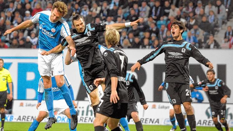 Dominic Peitz erzielte gestern Abend mit Kopfball nach Ecke das 1:0 für den FC Hansa. Georg Scharnweber Dominic Peitz erzielte gestern Abend mit Kopfball nach Ecke das 1:0 für den FC Hansa. Georg Scharnweber