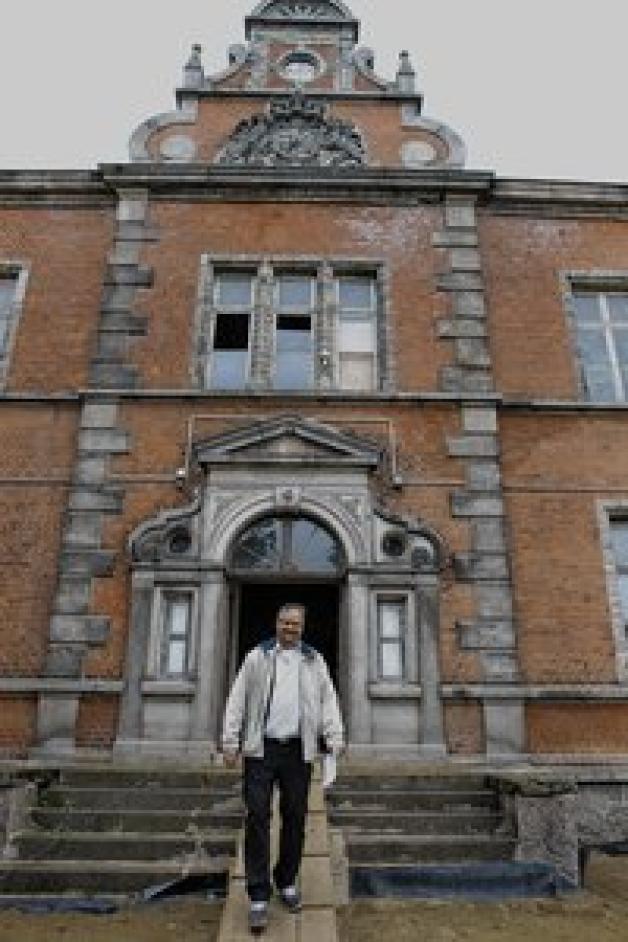 Der Hamburger Unternehmer Wolfgang Röhr will im Herrenhaus von Bernstorf ein Pflegehospiz einrichten. dpa 