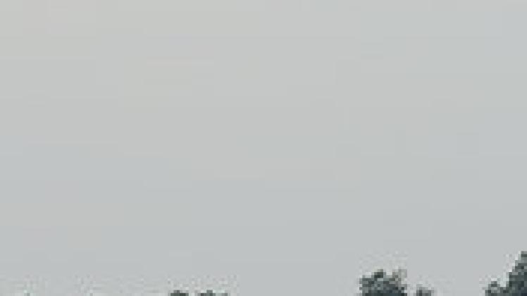 Rettungskräfte suchen aus der Luft nach einer vermissten Person im Rudower See.TOGO