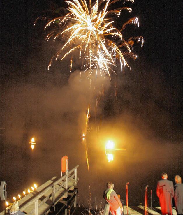 Fürs Feuerwerk stimmte auch die Kulisse. Fürs Feuerwerk stimmte auch die Kulisse.