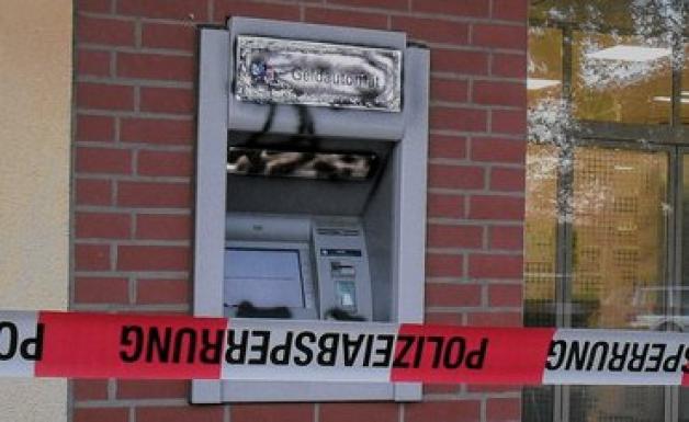 Der Pinnower Geldautomat wurde auch außen beschädigt. Steffen Möhring